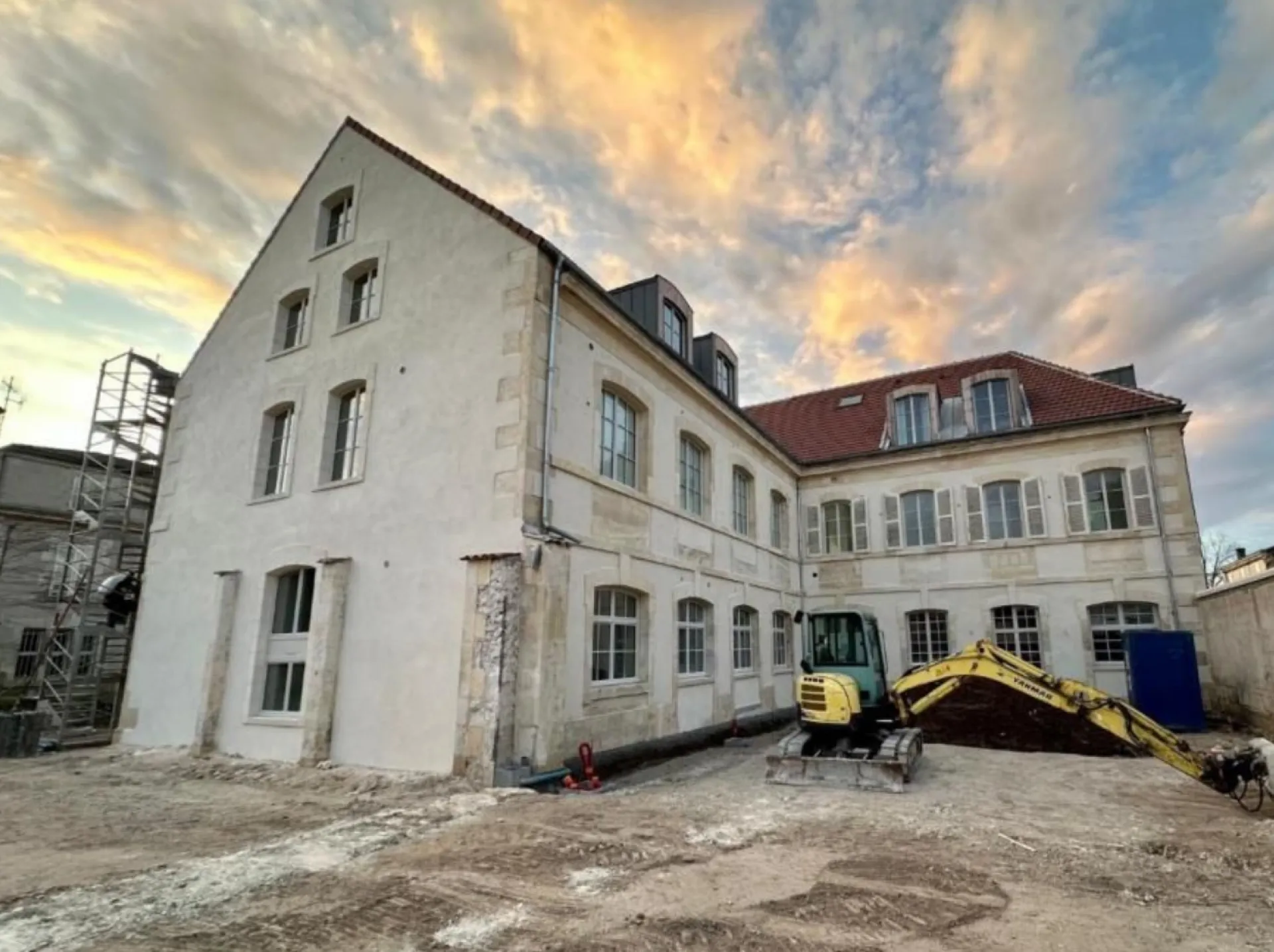 Nettoyage et traitement anti-fissures, résultat après ravalement par Sévria à Parthenay (2023)