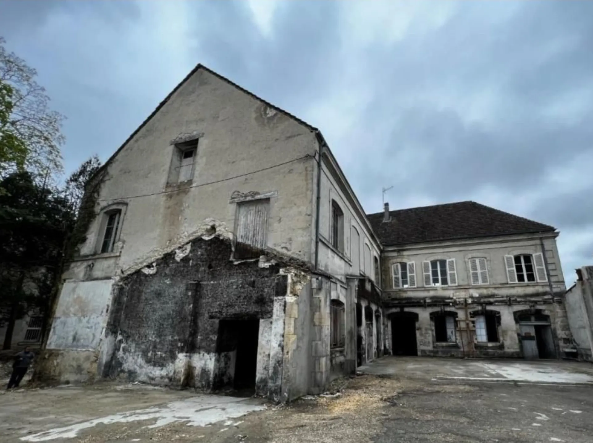 Nettoyage et traitement anti-fissures, état avant intervention Sévria à Parthenay (2023)
